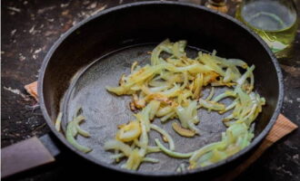 Жареная свинина на сковороде