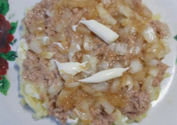 Салат Мимоза с сыром и консервами классический